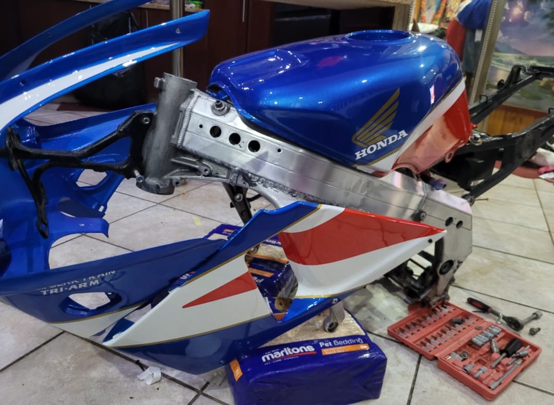 afbb6a14-bc7b-4999-bb41-ad558a2cfd7f